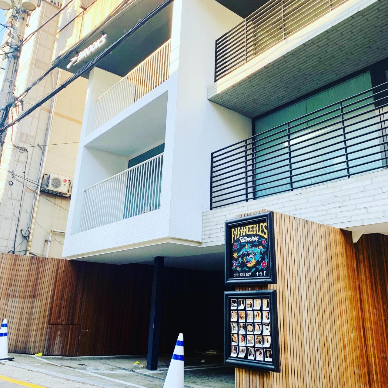 Chingu Guesthouse Hongdae Seoul Exterior photo